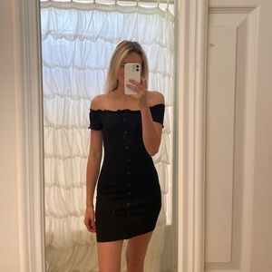 Bodycon off-shoulder dress w button detail